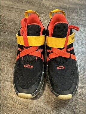 Nike LeBron Witness 7 PS 'Black Crimson Speckle Basketball Shoes Youth size 13C